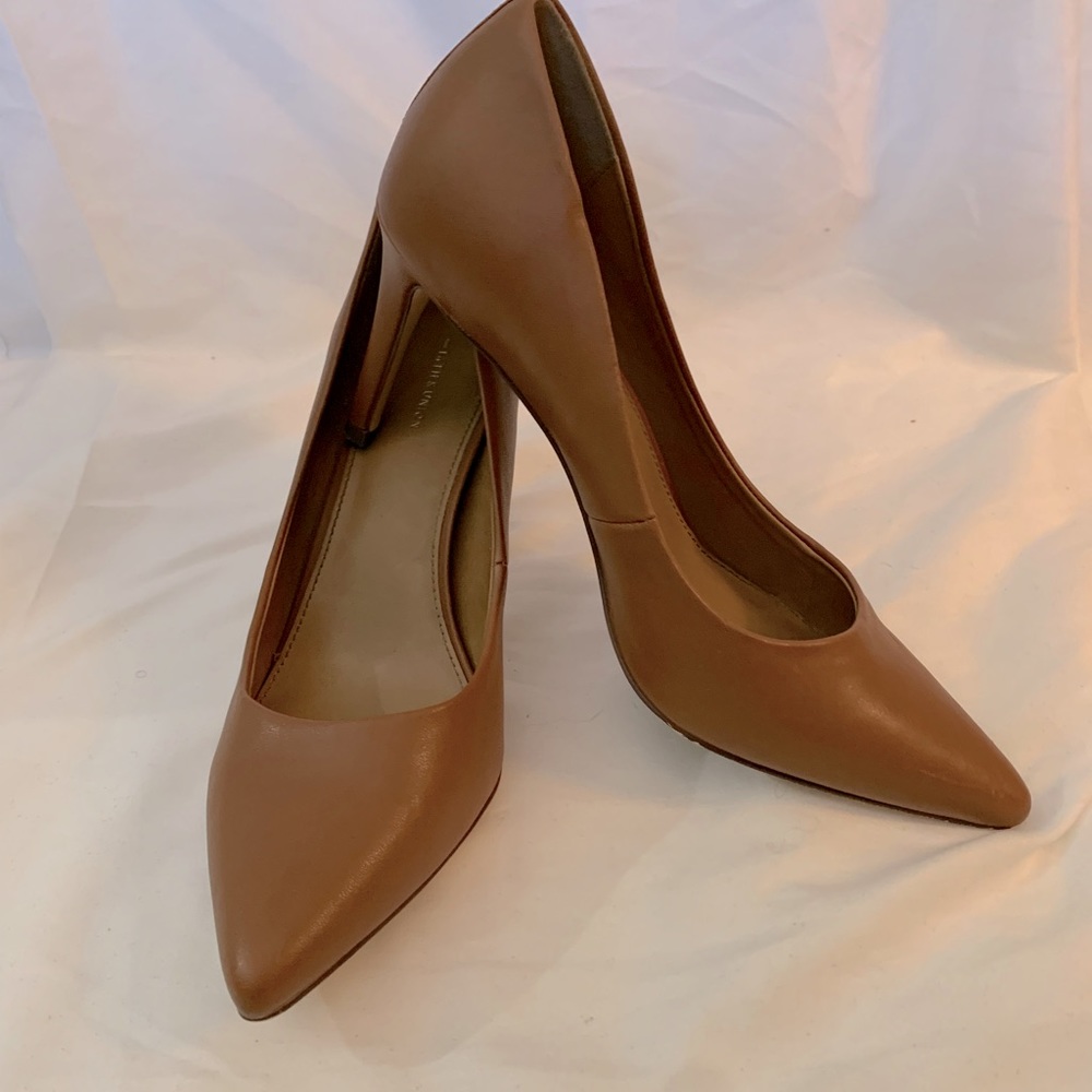 14th & union brown pumps. Woman’s size 8.
